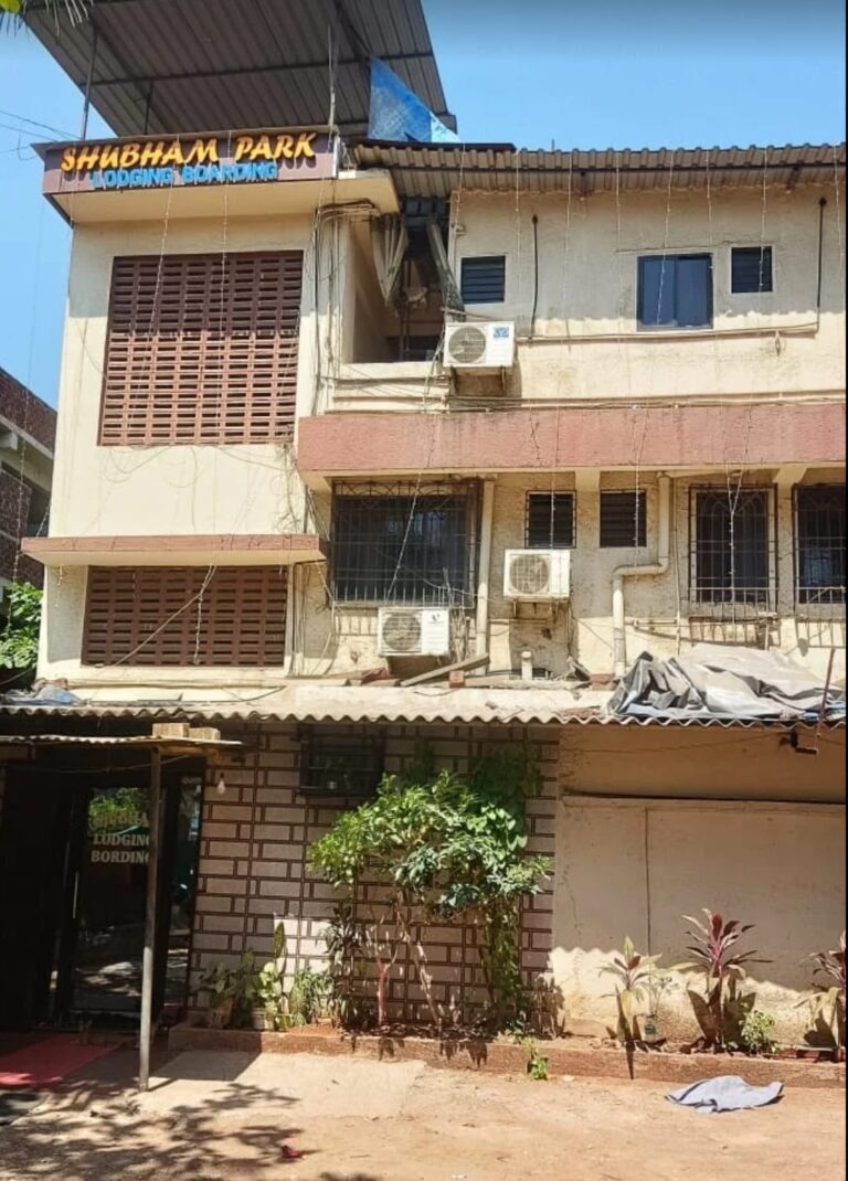 लॉजवर छापा; महिलेची सुटका, दोघांना अटक.